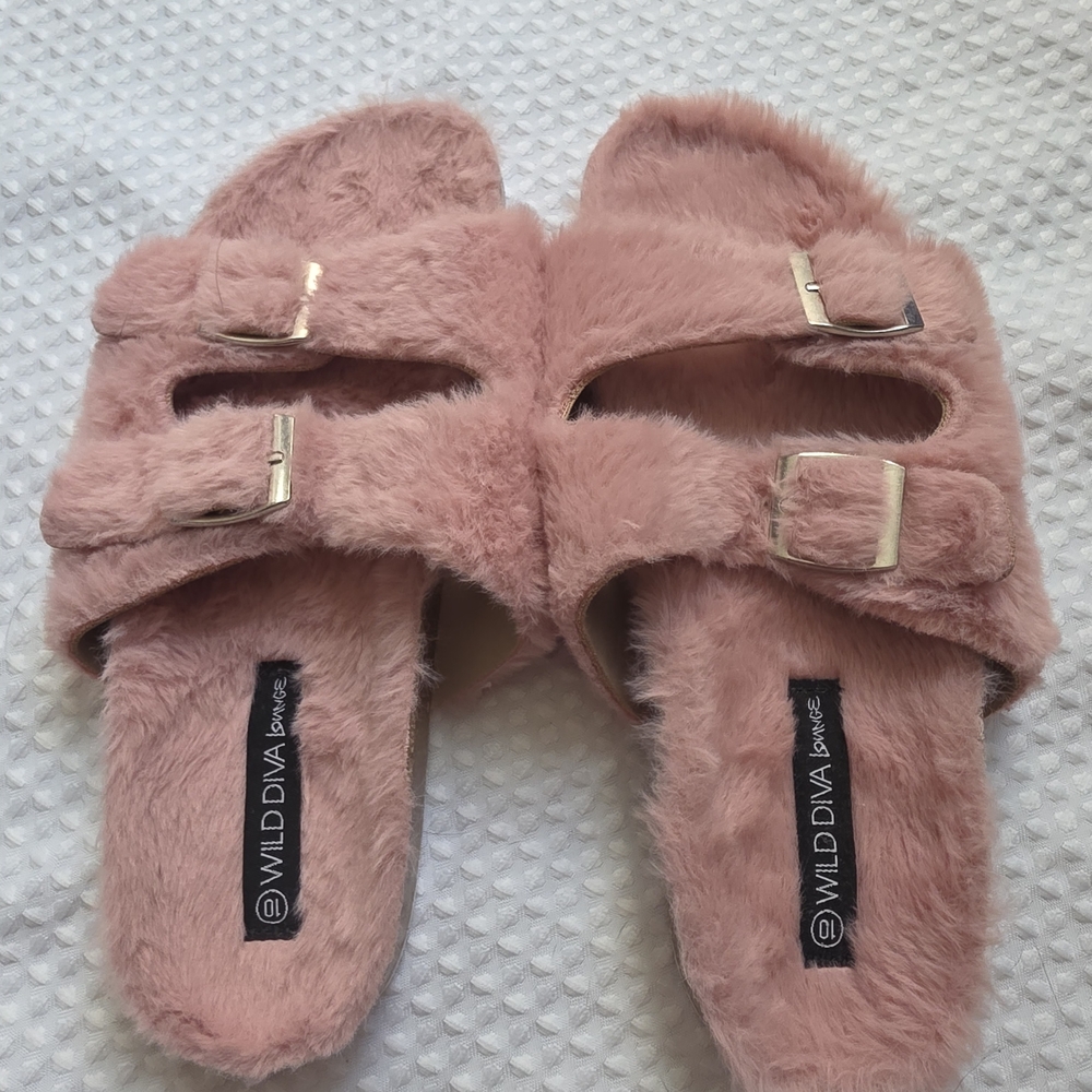 MIX AND MATCH 5/25$ DIVA Lounge Pink Fuzzy Women's Slides